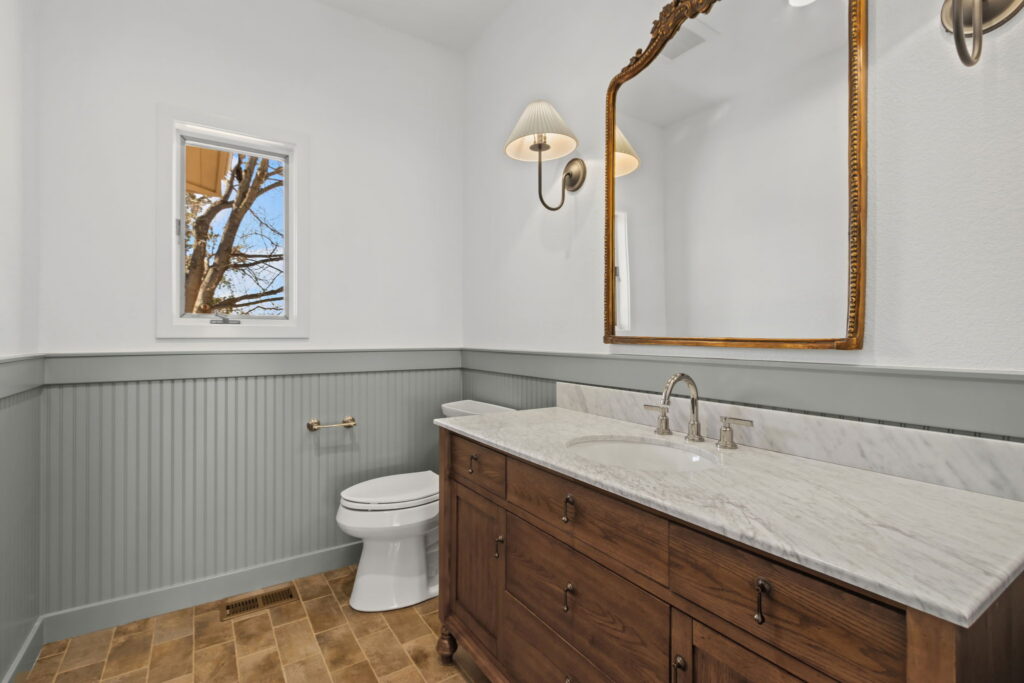 modern farmhouse bathroom
